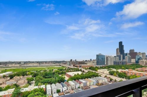 1255 State St, Chicago IL  60605-1928 exterior