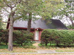 1435 Centre St, Newton, MA 02459-2469