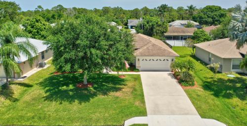 2885 Eagle Dr, Fort Pierce FL 34951-2374 exterior