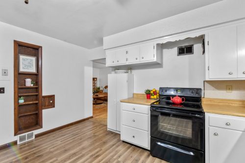 5700 Dexter Ave, Milwaukee WI 53209-4212 exterior