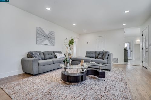 3571 Cardinal Dr, Concord CA 94520-1501 exterior