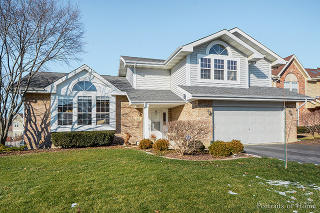 23 Forestview Ln, Aurora, IL 60502-6913