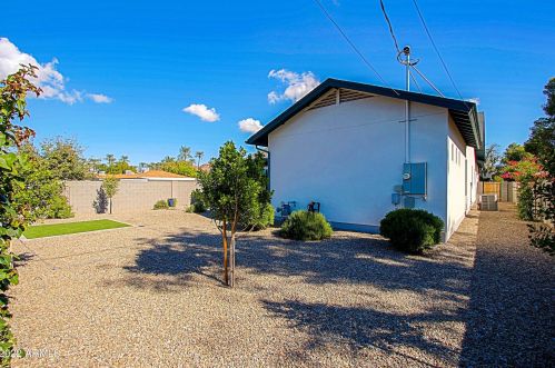 4226 42nd St, Phoenix AZ  85018-4208 exterior