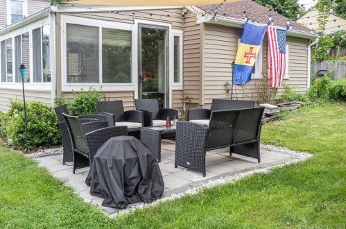 11 Hathaway Ave, Enfield CT 06082-4308 exterior