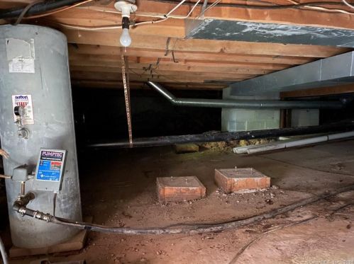 95 Covington Dr, Milford CT 06461-1804 exterior