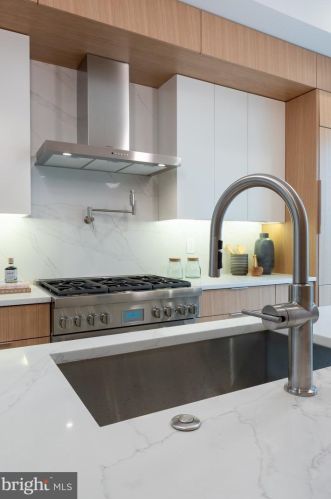 516 21 St, Philadelphia PA 19130-1401 exterior