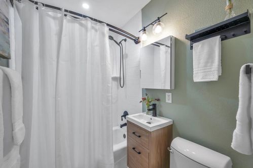 3912 Bay View Ave, Tampa FL  33611-1234 exterior