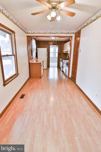 1201 Clagett Dr, Rockville MD 20851-2116 exterior