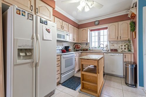 248 Montgomery Ave, Babylon, NY 11704-4912