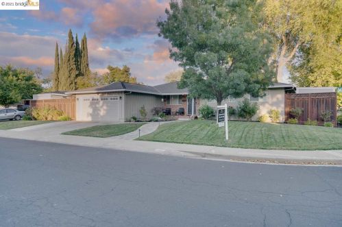 3978 Mulberry Dr, Concord CA 94519-1216 exterior