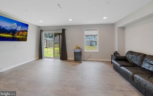 38 Overlook Dr, Hanover PA 17331-9136 exterior