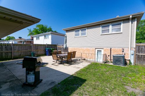 9129 Trumbull Ave, Chicago IL 60655-2507 exterior