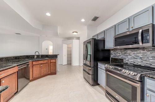 1131 Haleyberry Ave, Fort Pierce FL 34953-6832 exterior