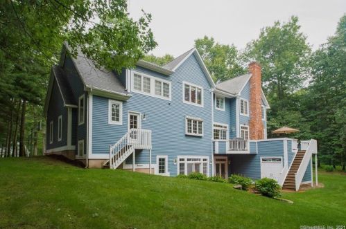 11 Chiltern St, Farmington CT 06032-1533 exterior