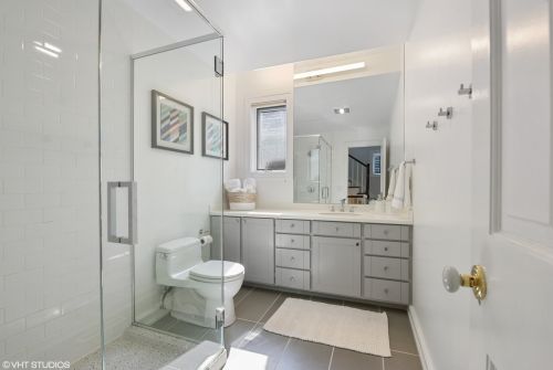 1321 Nelson St, Chicago IL 60657-3103 exterior