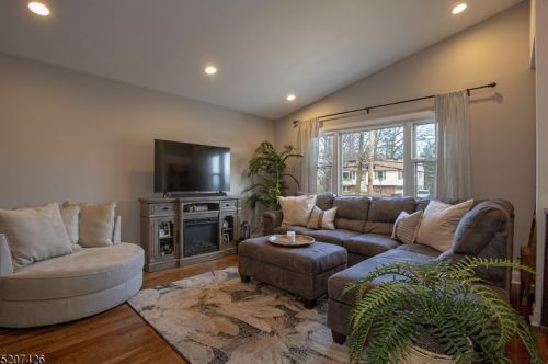 8 White Meadow Rd, Rockaway NJ  07866-1903 exterior