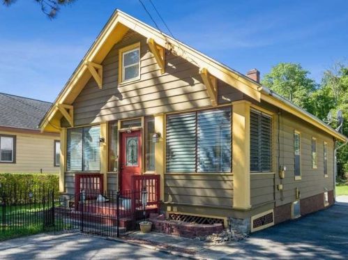 21 Dorsey Ln, Poughkeepsie, NY 12601-1014