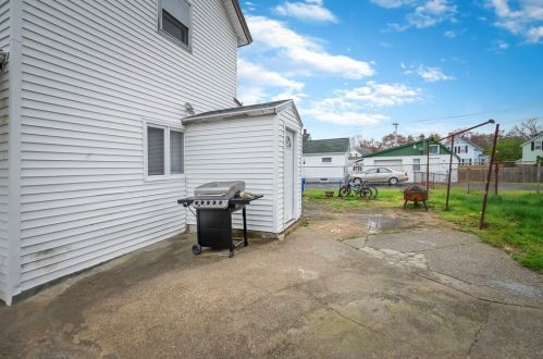 49 Kilton St, Taunton MA 02780-2953 exterior