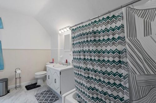 113 Oakland Ave, Providence RI 02908-3632 exterior