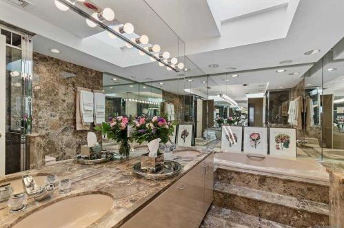 10 Durham Dr, Huntington Station NY 11746-5310 exterior