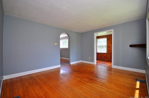 184 St, Windsor CT 06095-2412 exterior