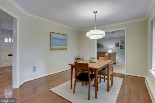 8909 Linton Ln, Alexandria VA 22308-2438 exterior