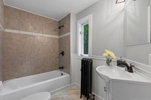 27 Lewis Blvd, Killingly CT 06239-1627 exterior