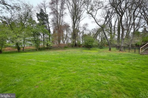 2076 Packard Ave, Huntingdon Valley PA 19006-6418 exterior