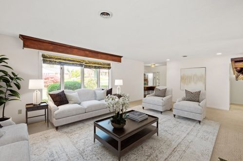 1243 Pinewood Dr, Pittsburgh PA  15243-1811 exterior