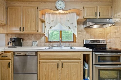 28 Bungay Ter, Seymour CT 06483-2511 exterior