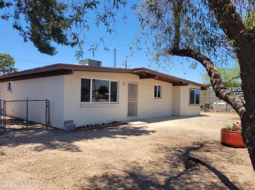 4941 La Cholla Blvd, Tucson AZ  85705-1260 exterior