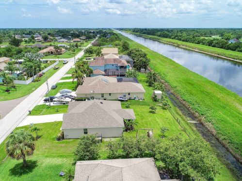 1364 Abacus Ave, Fort Pierce FL  34953-6603 exterior