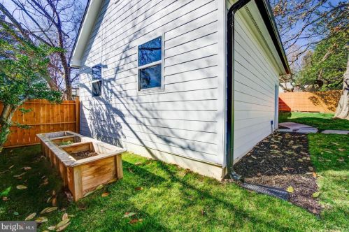 4624 Asbury Pl, Washington DC  20016-4325 exterior