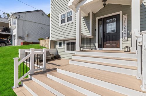 39 Eckert St, Huntington Station, NY 11746-3842