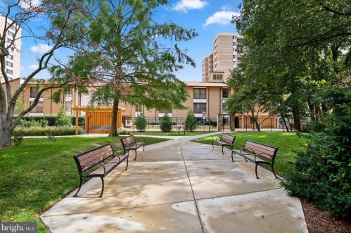 4 Monroe St, Rockville MD 20850-2519 exterior