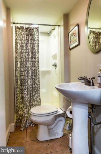 168 Fountain St, Philadelphia PA 19127-1923 exterior