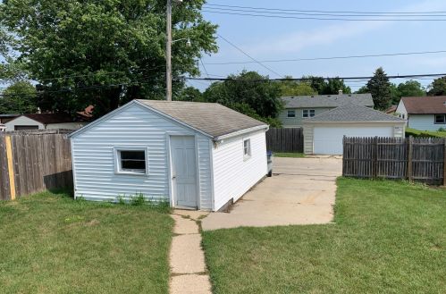 9418 Lisbon Ave, Milwaukee, WI 53222-2528