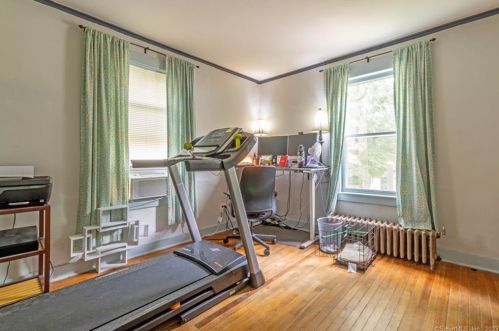 211 Woodbridge St, Manchester CT 06042-2346 exterior