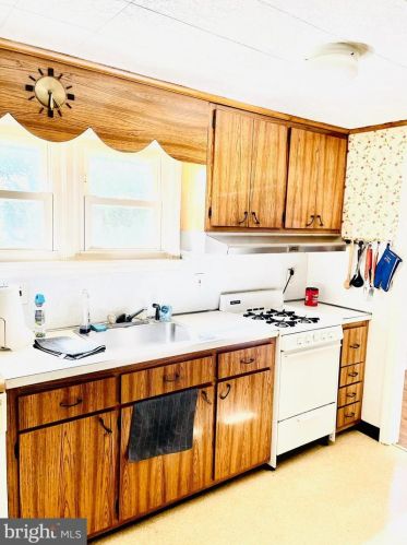 1202 Mulberry St, Chester PA 19015-3046 exterior