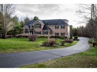 88 King Rd, Manchester, NH 03110-4215