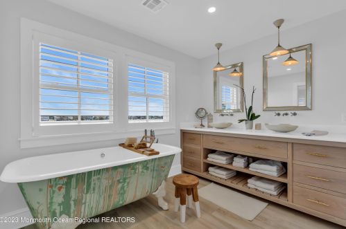 400 Newark Ave, Point Pleasant Beach NJ 08742-4141 exterior