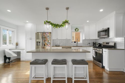 5606 Parkside Ave, Chicago IL 60646-6421 exterior