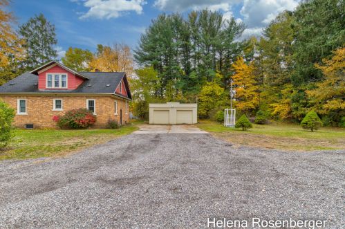 2951 Black Crk Rd, Meskegon MI 49444-2607 exterior