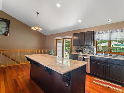 1220 Jackson St, Manitowoc WI 54220-6462 exterior