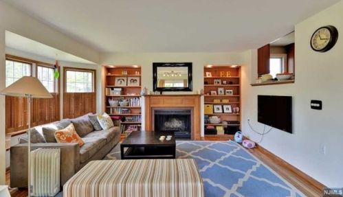 20 Pershing Pl, Cresskill NJ  07626-1910 exterior