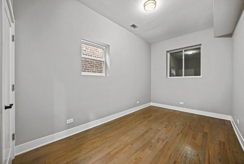 1933 Ohio St, Chicago IL 60624-1047 exterior