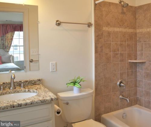 87 Leavitt Ln, Princeton NJ 08540-3921 exterior