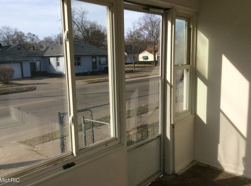 210 Hackley Ave, Meskegon MI 49444-1060 exterior