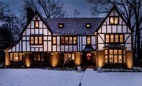 2549 Fairmount Blvd, Cleveland OH  44106-5200 exterior