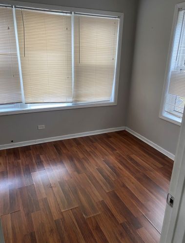 8401 Oglesby Ave, Chicago IL 60617-5628 exterior